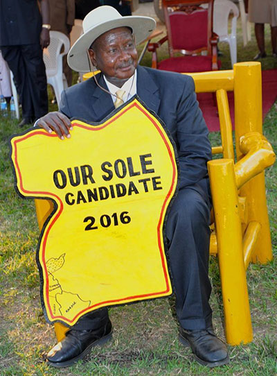 Museveni-with-a-dummy-map-of-uganda